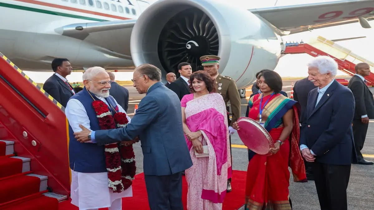 मॉरिशस पहुंचे पीएम मोदी, सभी 34 मंत्रियों ने किया स्वागत, होंगे कई अहम समझौते