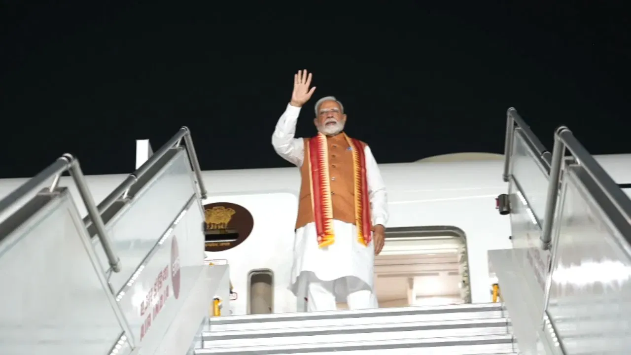 PM मोदी के 3 साल के विदेश दौरों पर कितना खर्च हुआ? खरगे के सवाल पर सरकार ने बताया