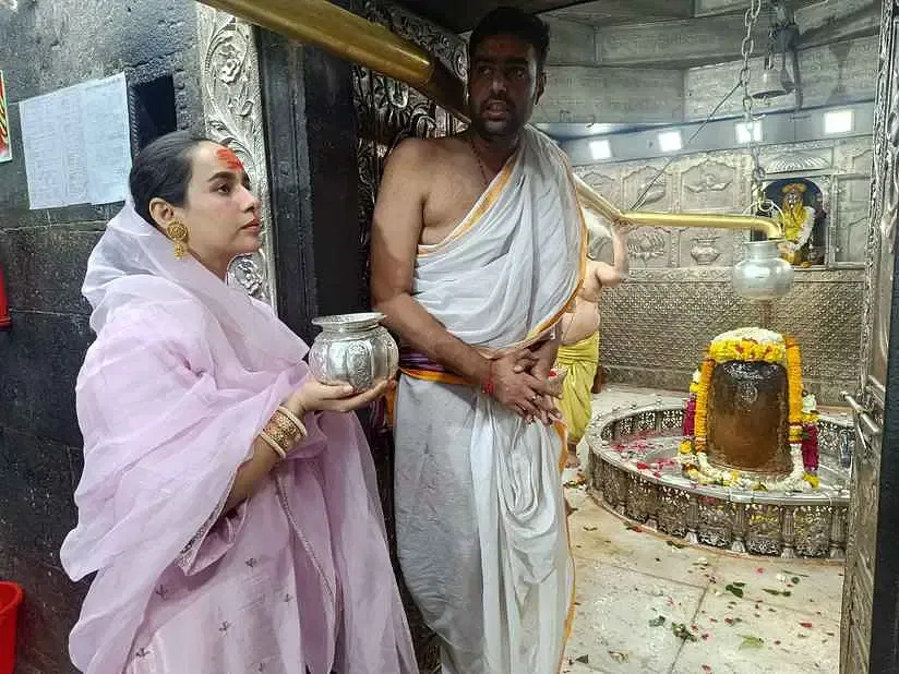 पंजाबी गायिका सुनंदा पहुंची बाबा महाकाल के दरबार