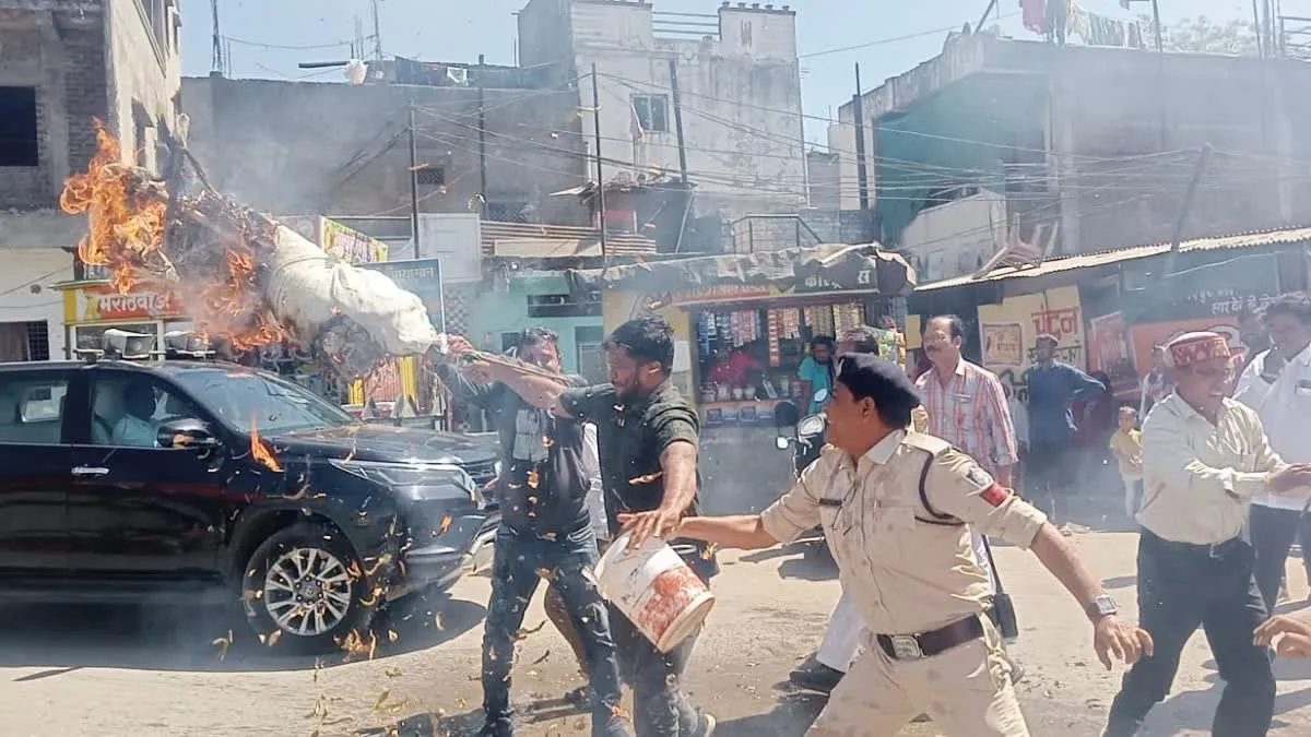 प्रहलाद पटेल के विरोध में पूरे प्रदेश में कांग्रेसी सड़कों पर, पुलिस से झूमाझटकी और झड़प