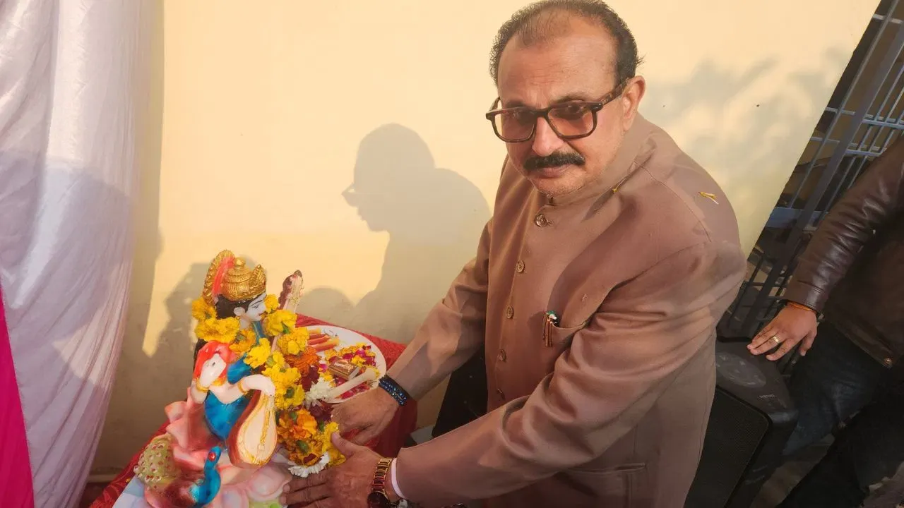 AMU में राम मंदिर बनवाने के लिए पूरी संपत्ति लगा दूंगा… योगी के मंत्री रघुराज सिंह का बयान