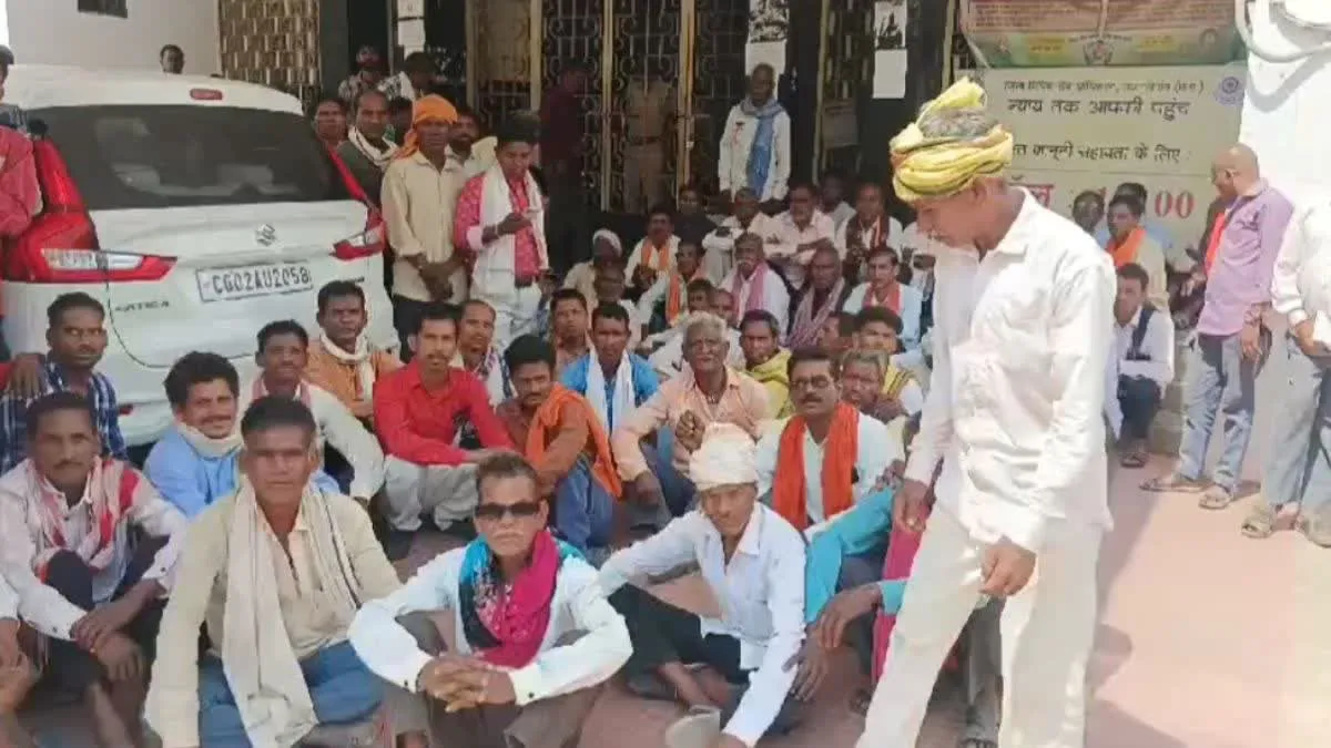 24 घंटे में सिर्फ 12 घंटे बिजली! दलहन और धान की फसल को नहीं मिल रहा पानी, ग्रामीणों का हल्ला बोल