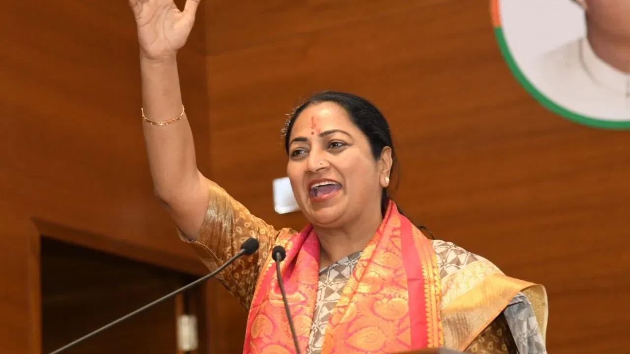 आज दिल्ली की महिलाओं को मिलेगी खुशखबरी, खाते में आएंगे 2500 रुपये?