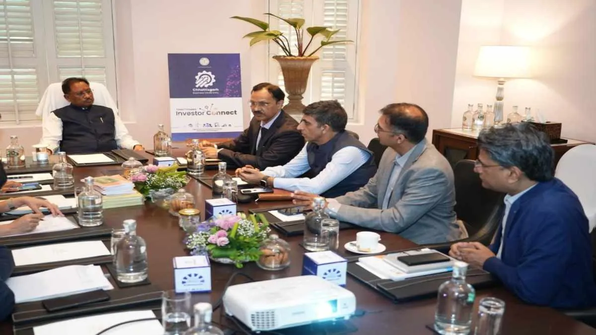 मुख्यमंत्री विष्णुदेव साय से मिले IESA अध्यक्ष, इलेक्ट्रॉनिक्स और सेमीकंडक्टर क्षेत्र में निवेश पर हुई चर्चा