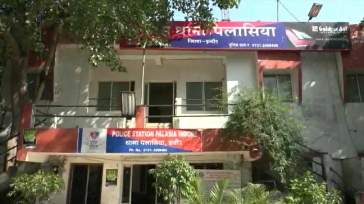 साली के कहने पर जीजा ने पहना बुर्का, लिव इन पार्टनर के यहां से उड़ाए करोड़ों 