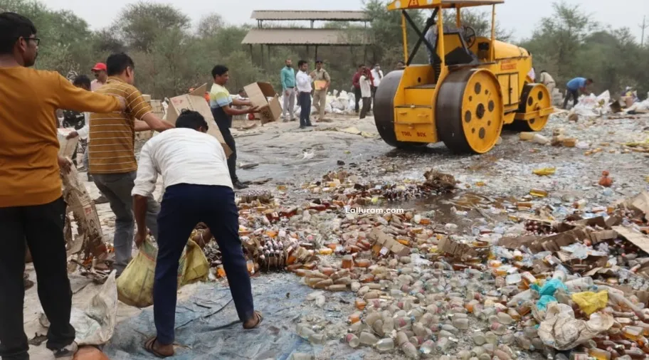 .....और सड़क पर बहने लगी 1.89 करोड़ की ‘अवैध शराब’