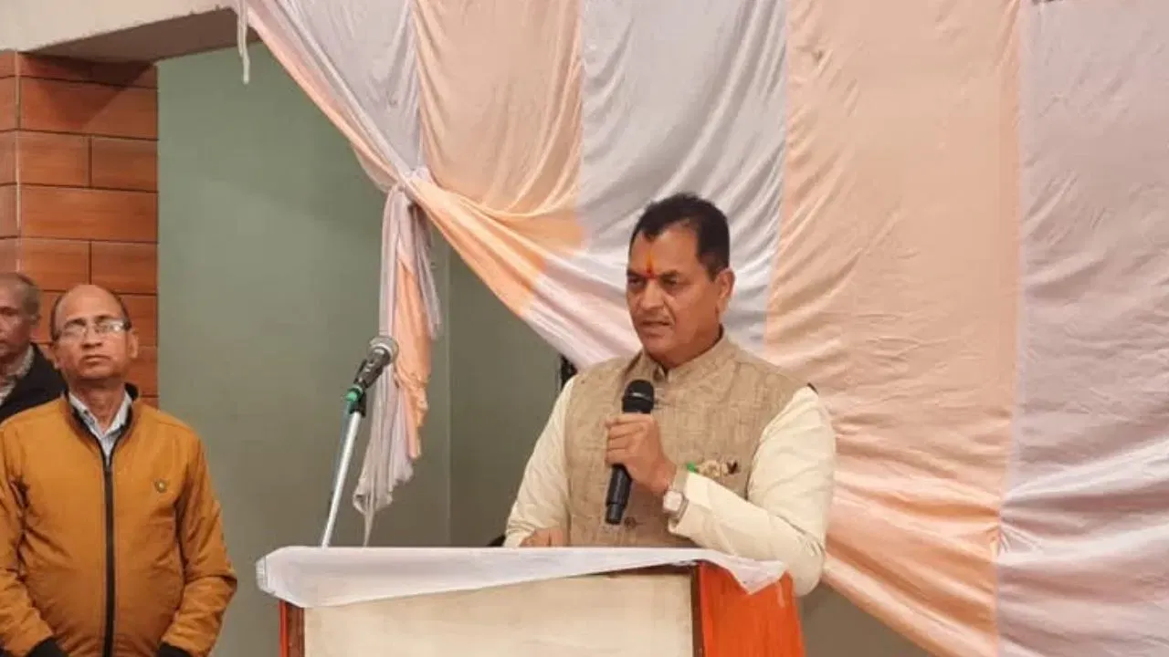 उत्तराखंड में पहाड़ी बनाम मैदानी की लड़ाई, मंत्री प्रेमचंद अग्रवाल को देना पड़ा इस्तीफा