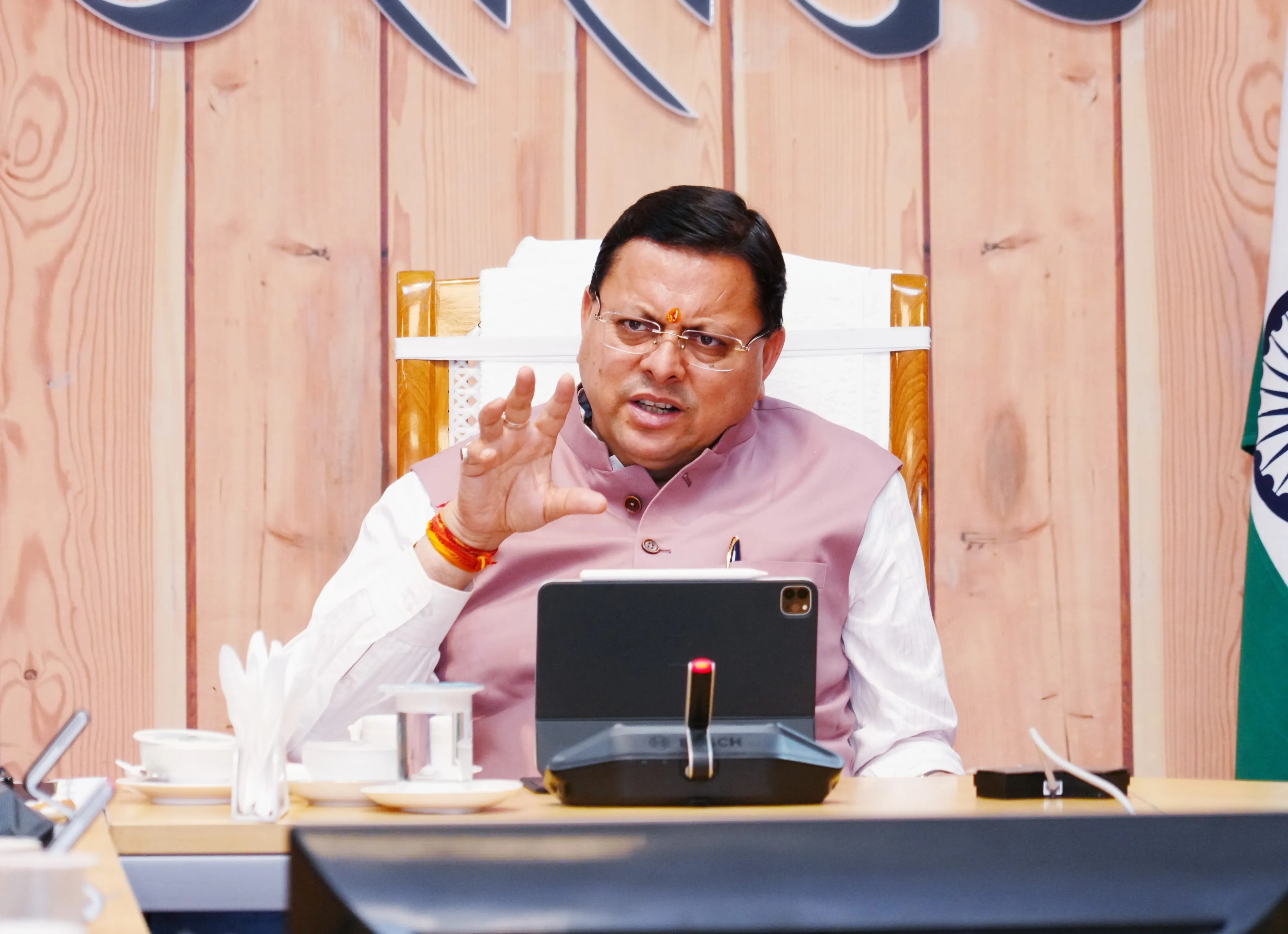मुख्यमंत्री पुष्कर सिंह धामी की 1064 हेल्पलाइन की बैठक.... भ्रष्टाचार मुक्त उत्तराखण्ड के लिए सभी विभाग करें  प्रयास