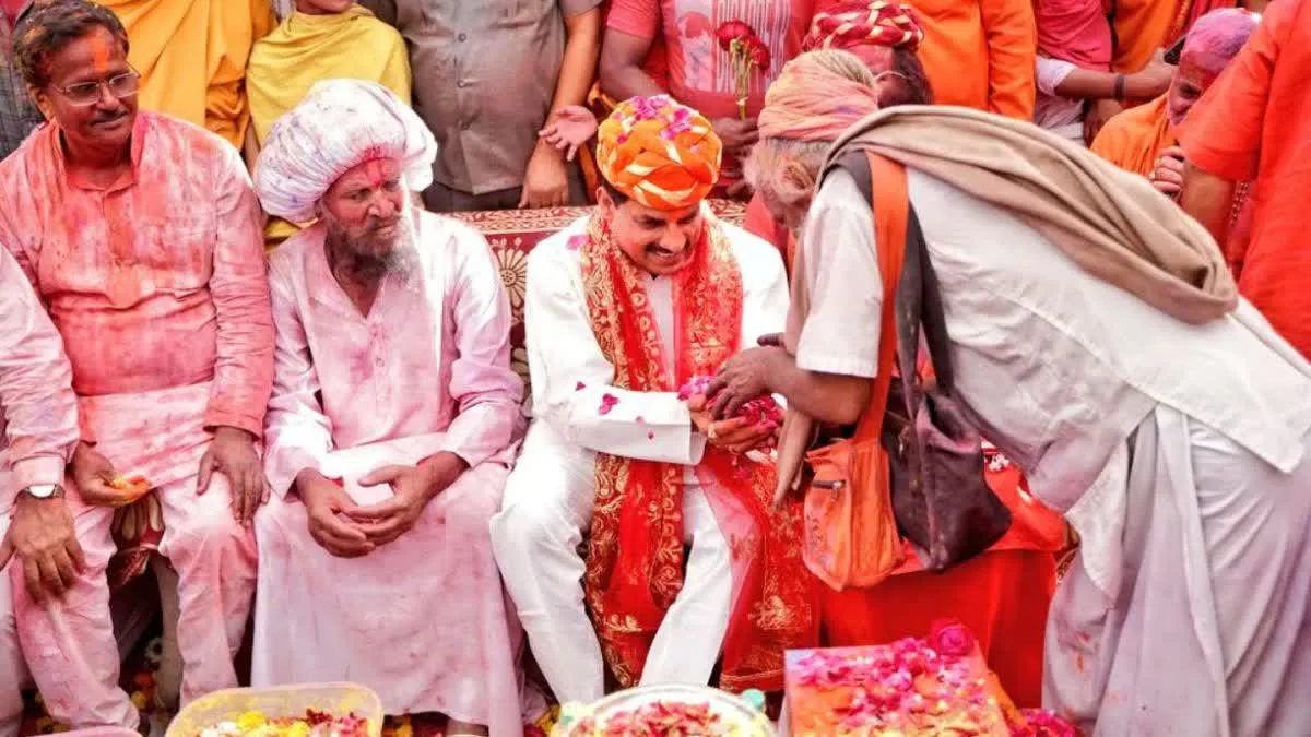 साधु-संतों के साथ मोहन यादव ने खेली होली, 1 अप्रैल से उज्जैन में शराबबंदी 