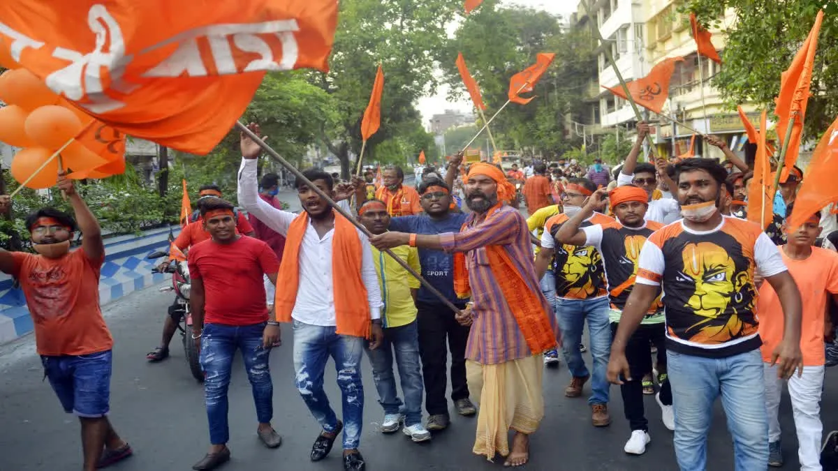 प. बंगाल में कड़ी सुरक्षा के बीच धूमधाम से मनी रामनवमी, कोलकाता में पथराव का दावा
