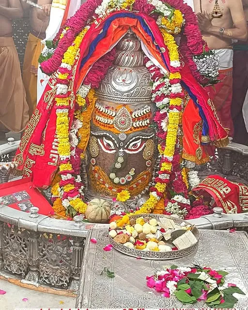 रजत मुकुट अर्पित कर भगवान महाकाल का गणेश रूपी श्रृंगार