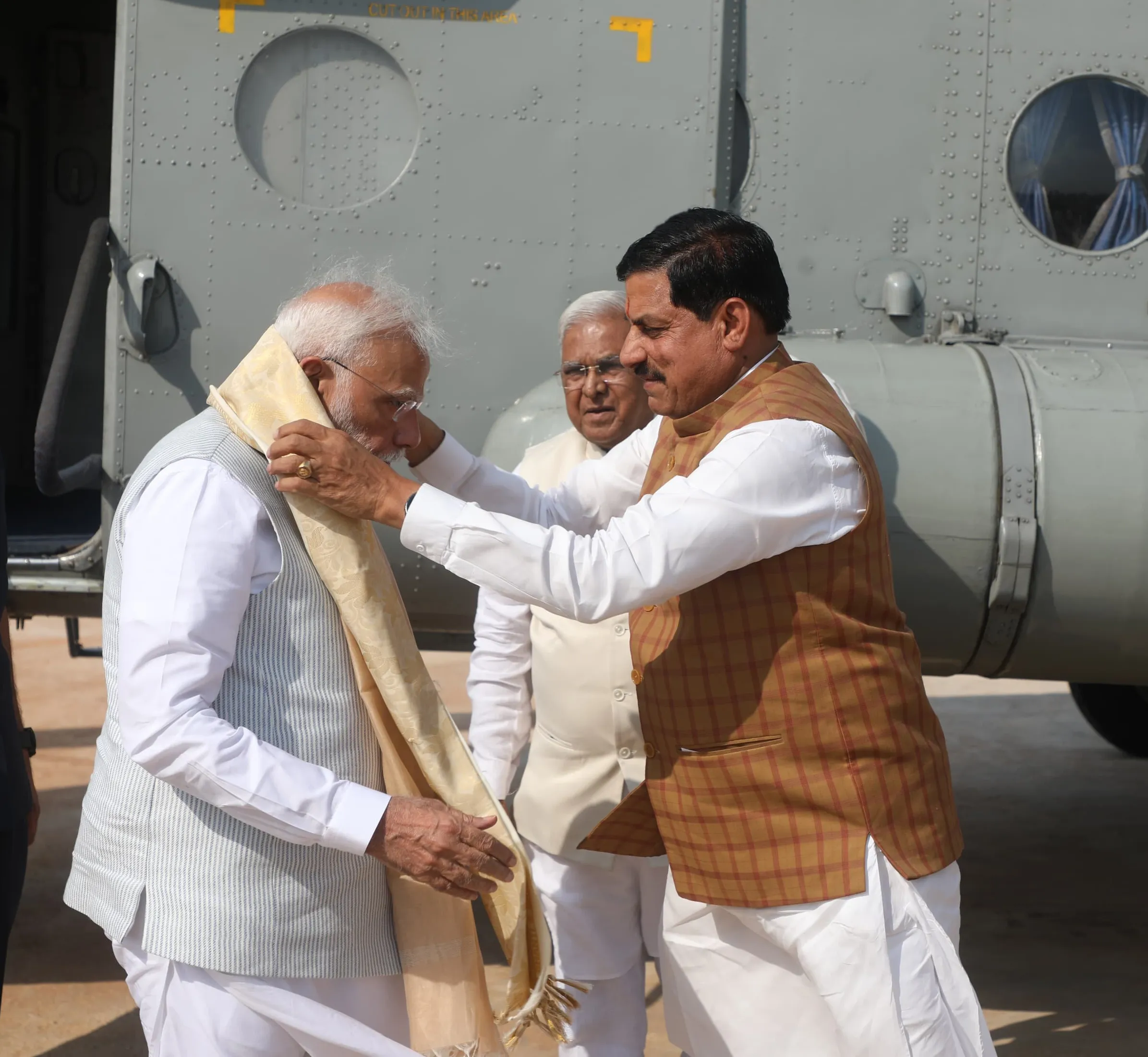 आनंदपुर धाम पहुंचे प्रधानमंत्री नरेंद्र मोदी, किया मंदिरों में पूजन और सत्संग में होंगे शामिल
