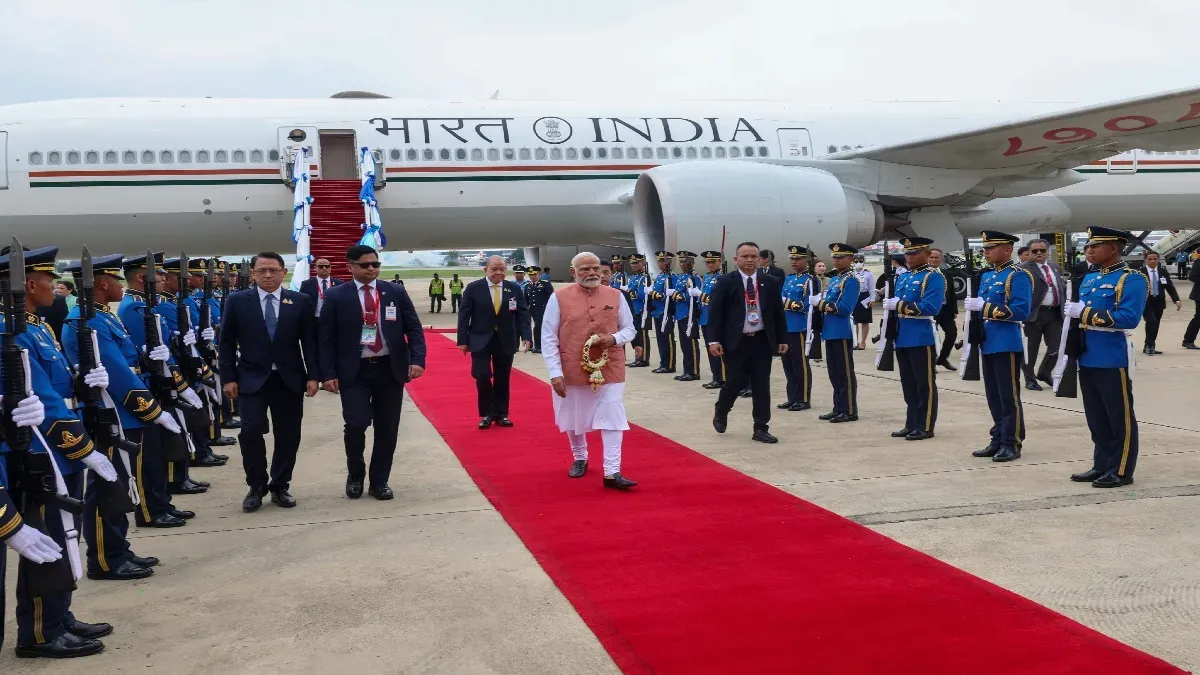 BIMSTEC शिखर सम्मेलन में हिस्सा लेने के लिए बैंकॉक पहुंचे पीएम मोदी, हुआ शानदार स्वागत