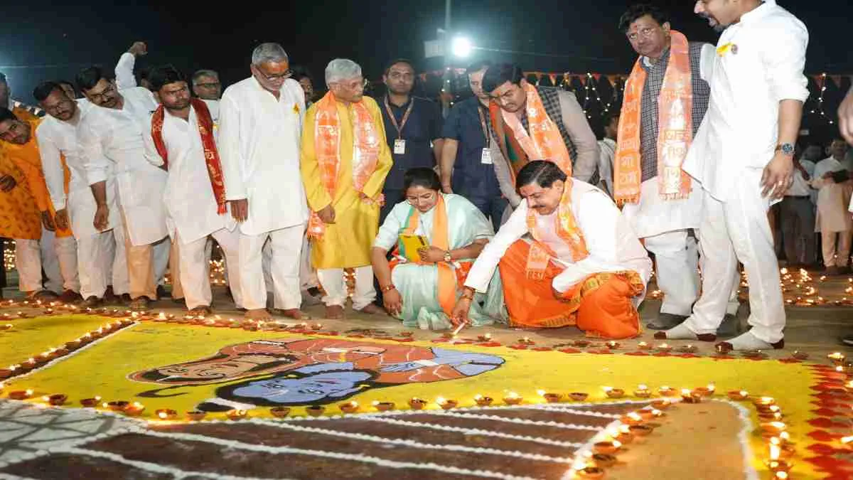 CM ने चित्रकूट में भगवान कामतानाथ के किए दर्शन, भरत घाट में किया दीप प्रज्वलित ₹ 53.12