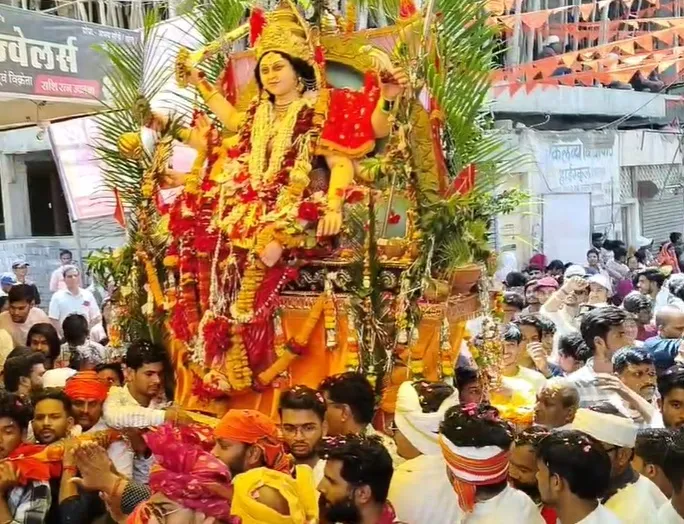 नरसिंहपुर: मातारानी की भव्य शोभायात्रा, 751 घट कलशों के साथ उमड़ा आस्था का जनसैलाब