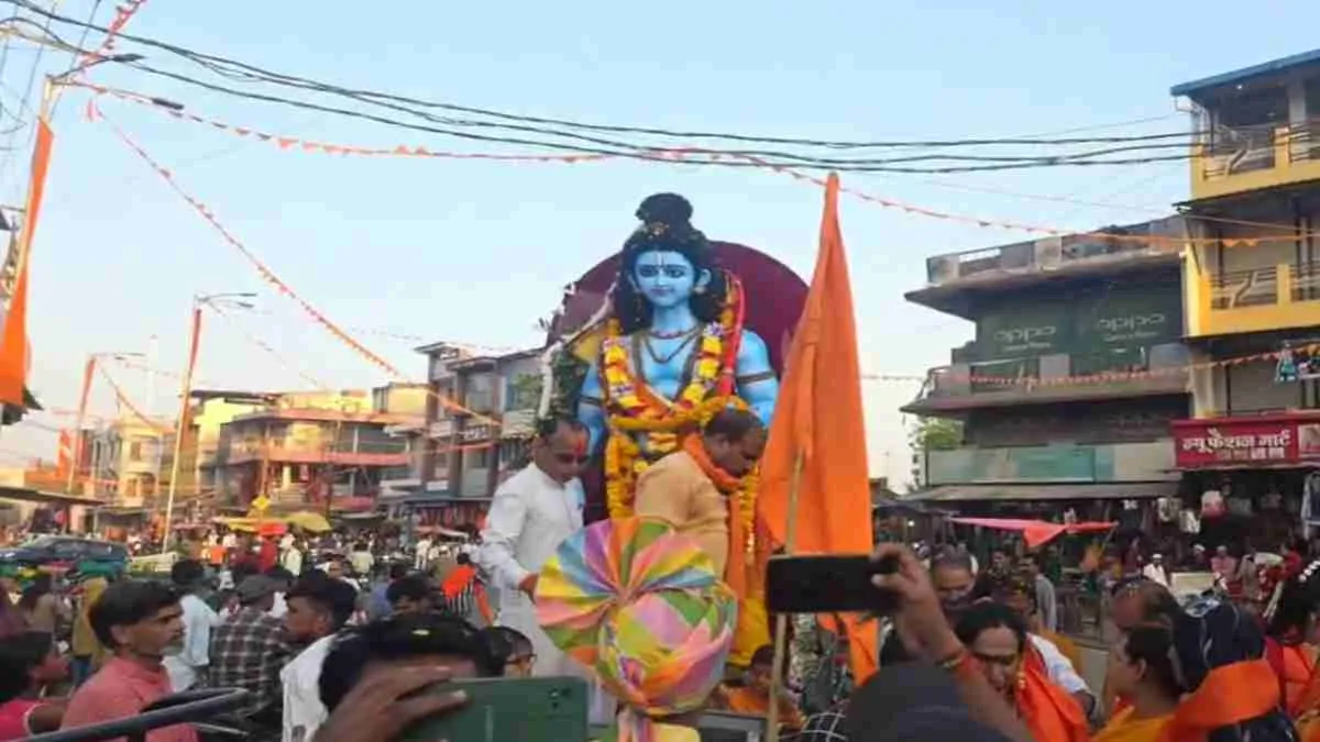 MP में रामनवमी की धूम: भोपाल समेत इन जगहों पर निकली भव्य शोभायात्रा, रायसेन में भीड़ में फंसी एंबुलेंस को दिया रास्ता, जानें कहां पर कैसे मनाया गया पर्व