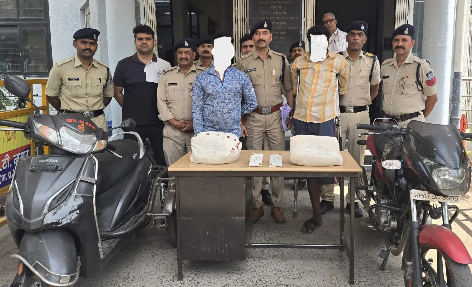 Bhopal : टीटी नगर पुलिस ने 2 आरोपियों से 4.1 किलो अवैध गांजा किया जप्त, 2.5 लाख रुपये की सामग्री बरामद