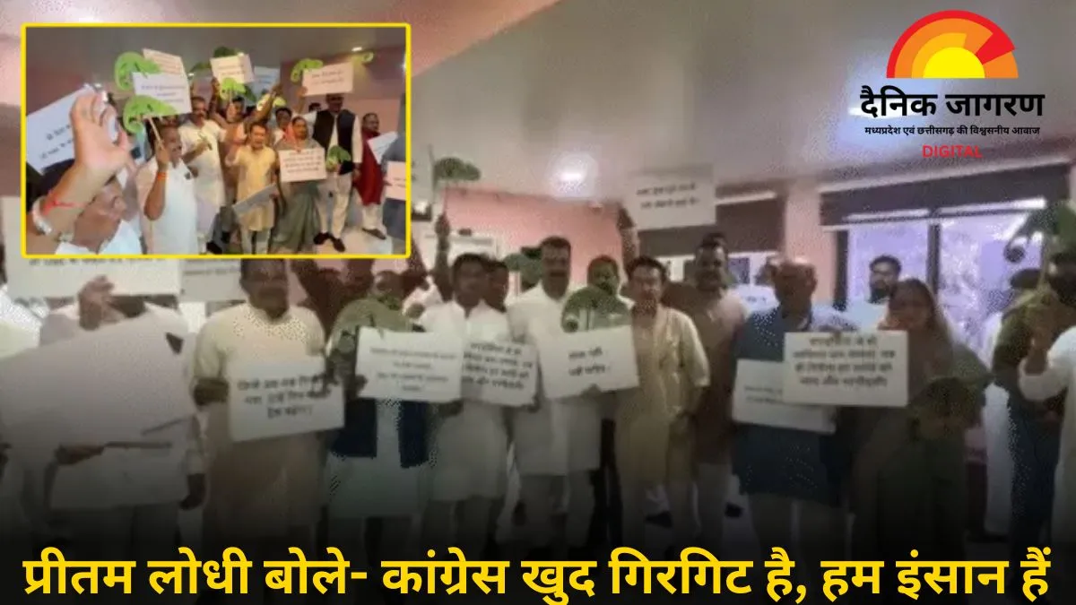 गिरगिट के खिलौने लेकर विधानसभा पहुंचे कांग्रेस विधायक, कहा– OBC आरक्षण पर रंग बदल रही सरकार