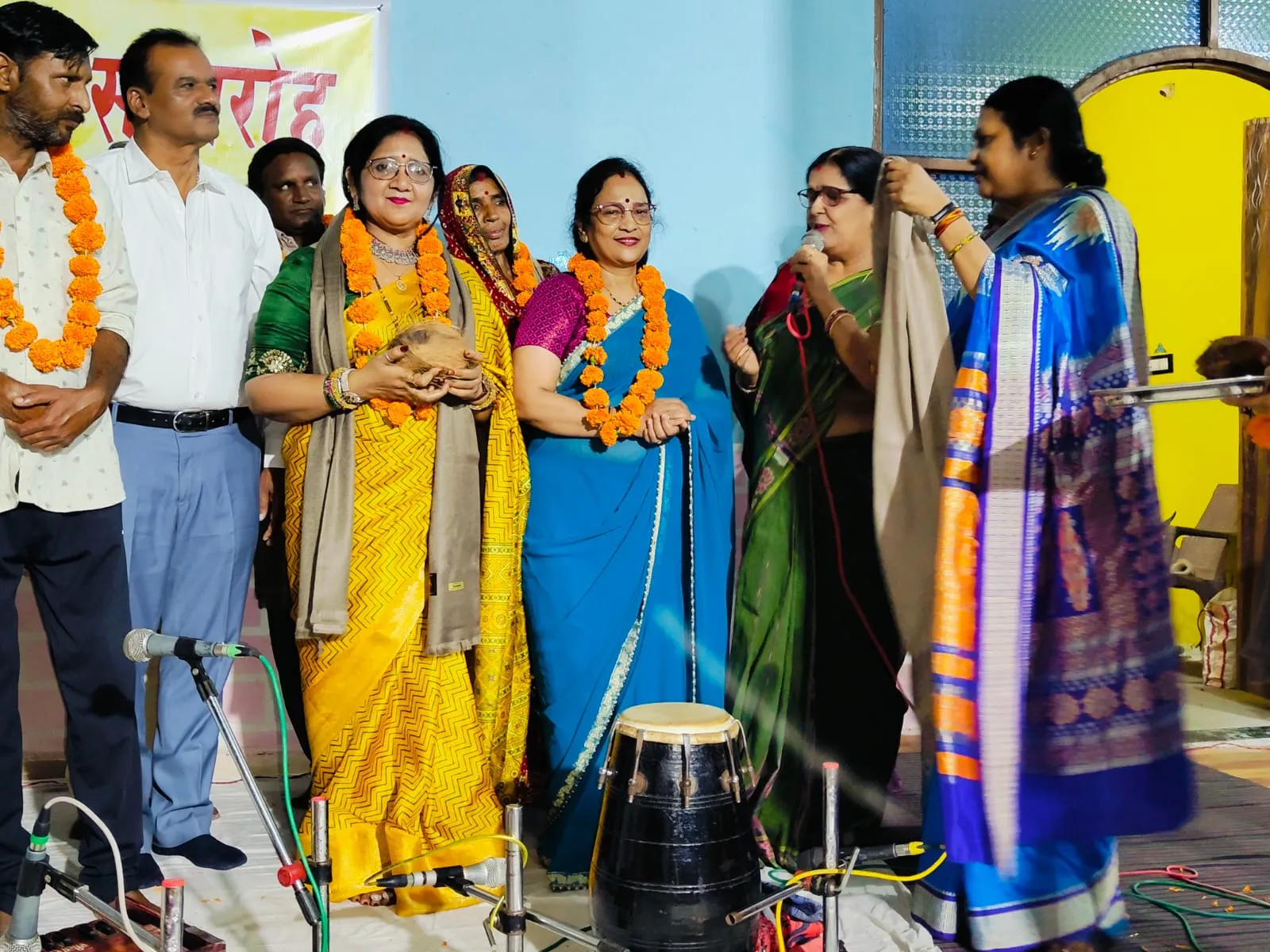 मुगालिया हाट में लोक गायन का रंगीन आयोजन, बुंदेली कलाकारों ने किया मनमोहक प्रदर्शन