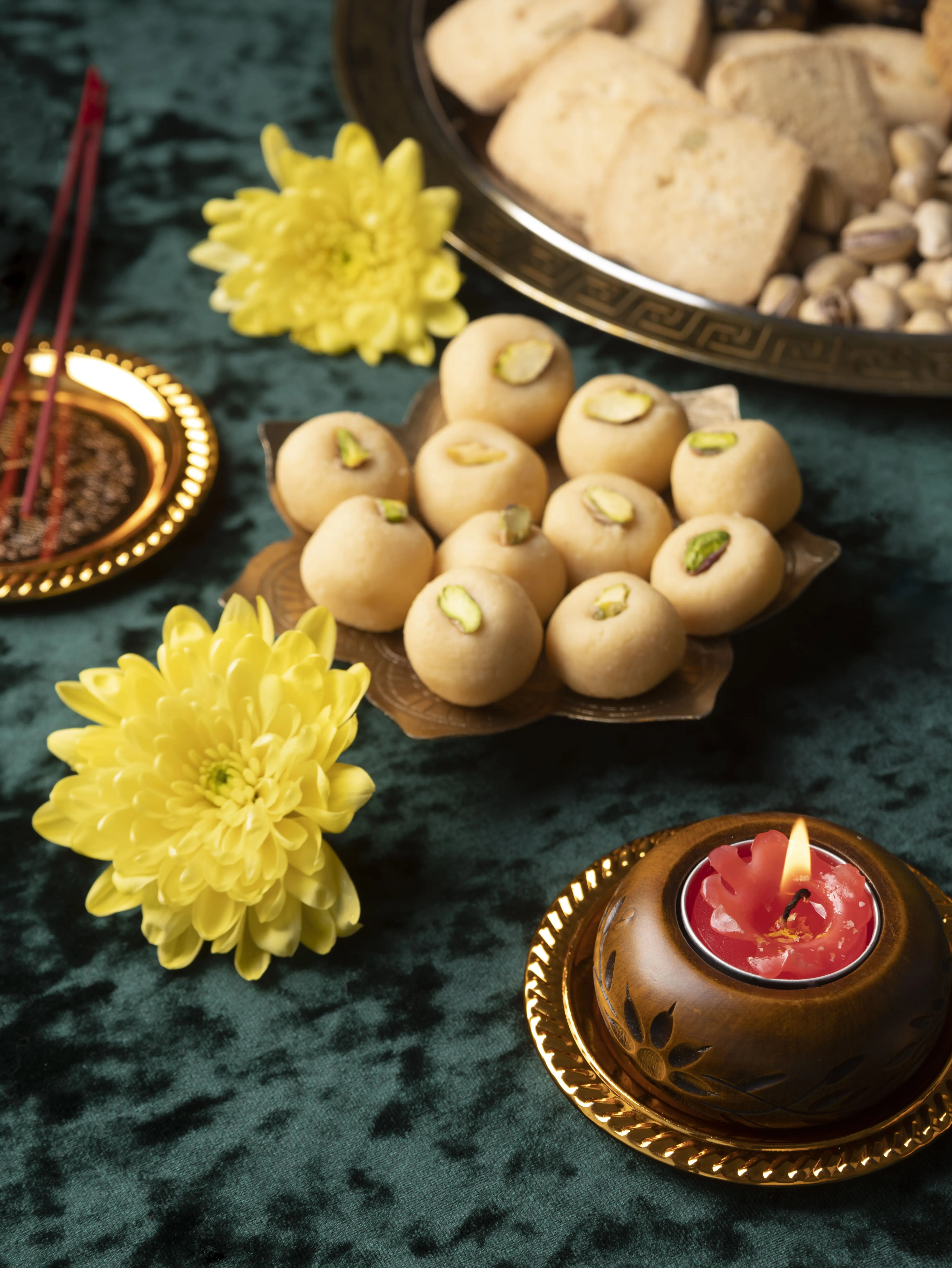 Diwali 2025: मां लक्ष्मी और गणेश पूजा में ये 7 अनोखे भोग, घर में बरसेगी खुशहाली और समृद्धि