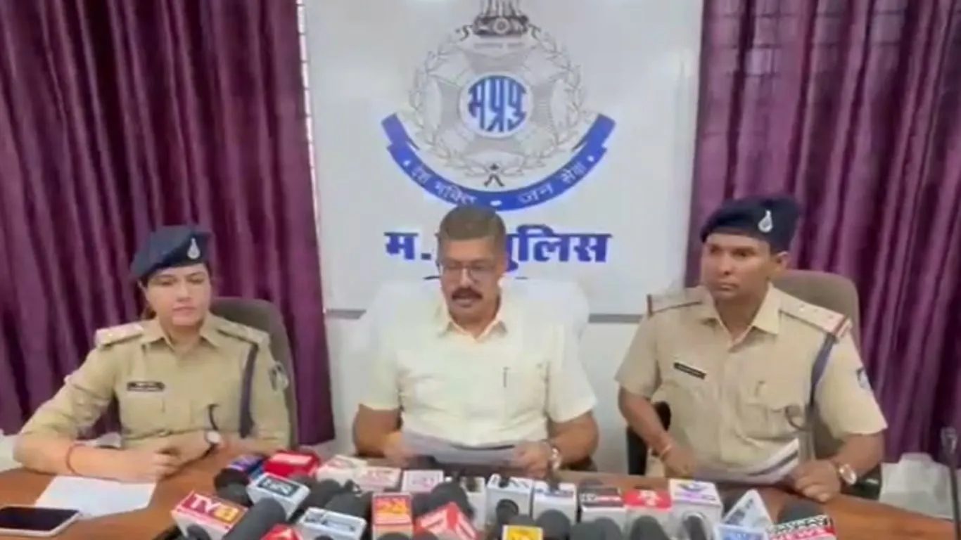 REWA : मनगवां पुलिस ने परियोजना अधिकारी से लूट का किया खुलासा, चार आरोपी गिरफ्तार