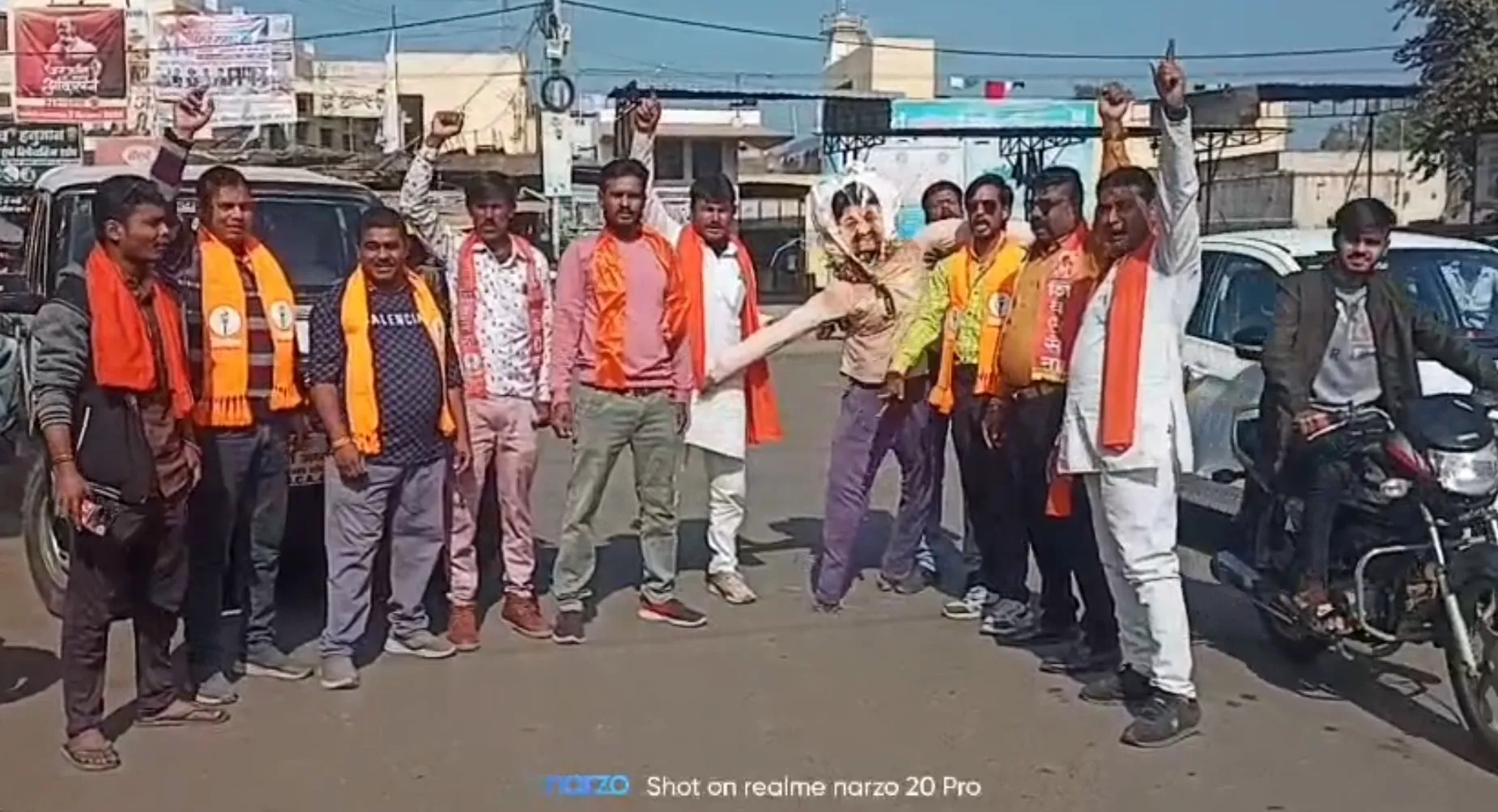 मंदसौर : शिवसेना ने कैबिनेट मंत्री का जलाया पुतला 