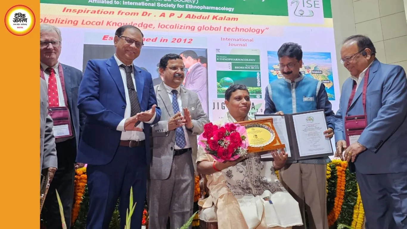 आचार्य बालकृष्ण SFE उत्कृष्ट राष्ट्रीय एथनो-फार्माकोलॉजिस्ट पुरस्कार से सम्मानित