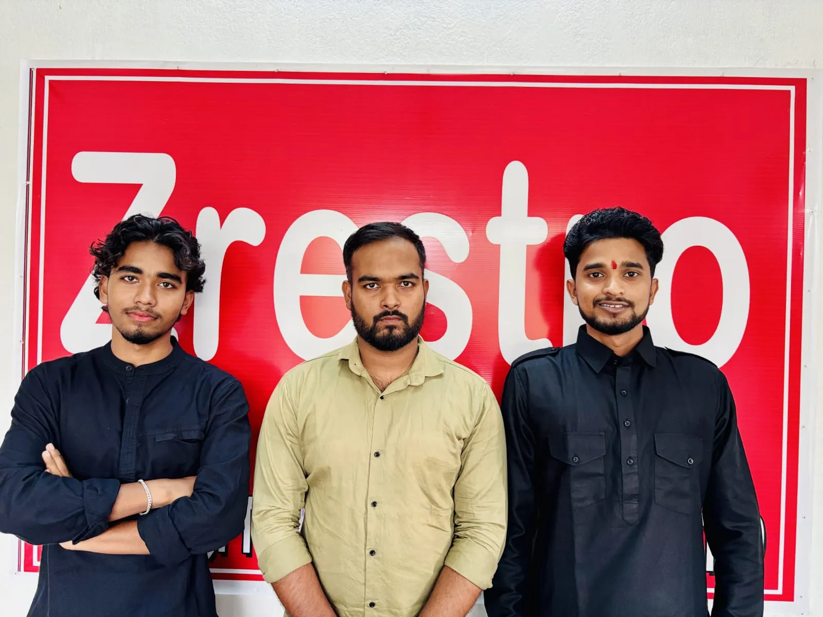 छोटे गाँव से उठी बड़ी डिजिटल क्रांति: महुआ के Zrestro ने पार किए 20,000+ डाउनलोड