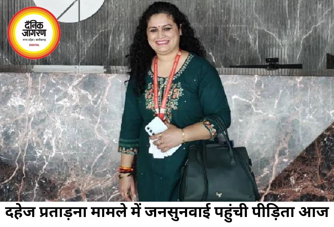 खजराना मंदिर के पुजारियों को हटाने की मांग, बहू ने दहेज प्रताड़ना मामले में प्रशासन से की कार्रवाई की अपील