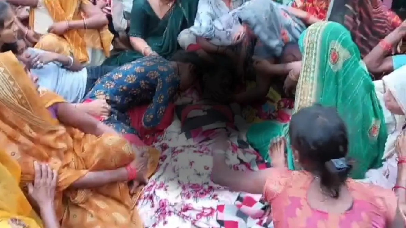 धान की रोपाई कर रहे किसान पर गिरी आकाशीय बिजली, खेत में ही थम गई सांस