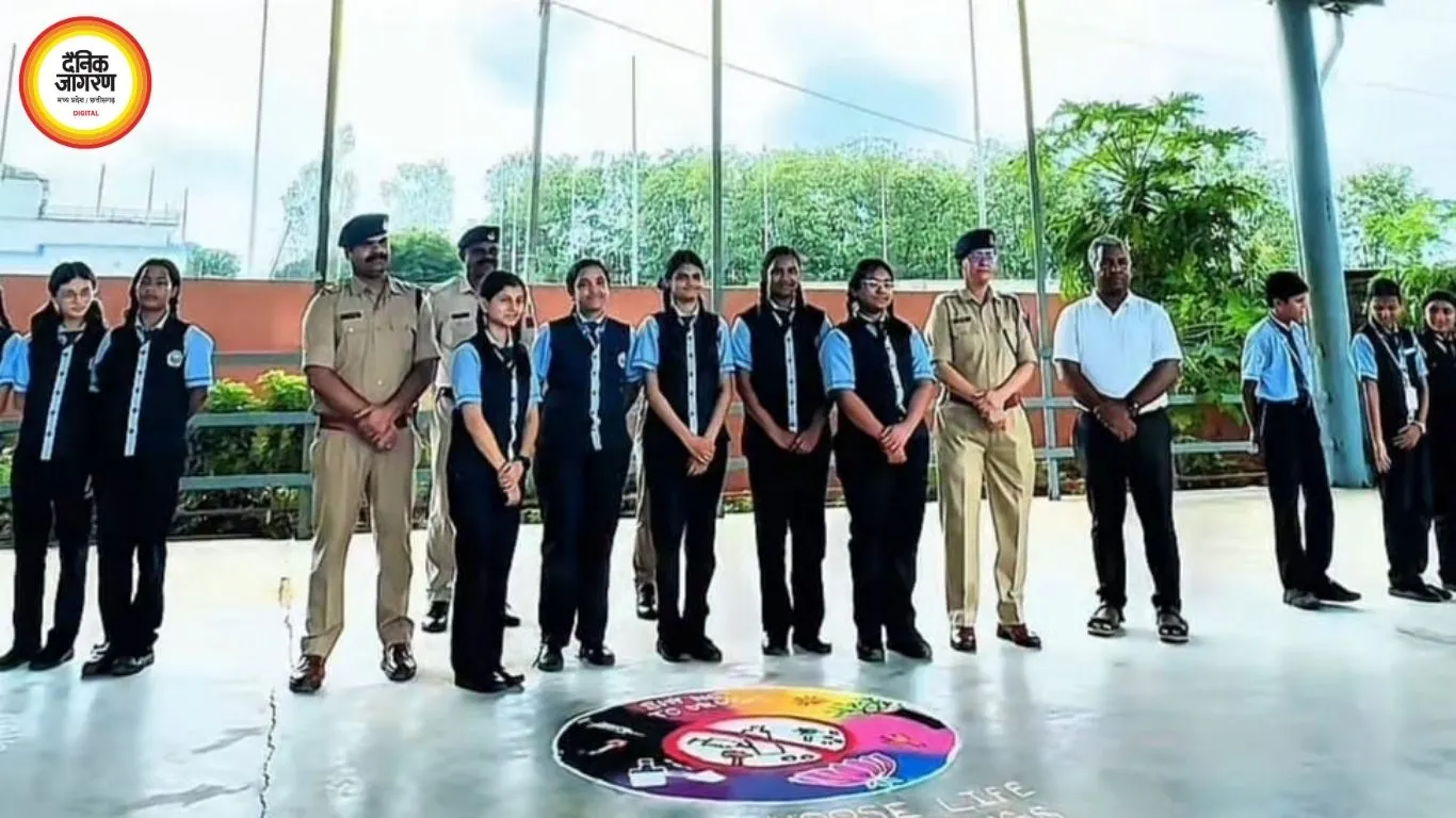 सीधी में नशे के खिलाफ पुलिस का जागरूकता अभियान, स्कूलों से चौराहों तक लोगों को किया सतर्क