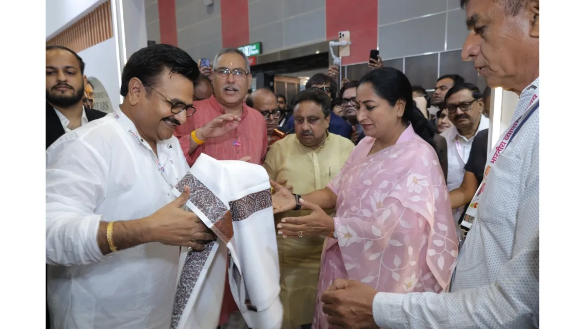 अजय अजमेरा के नेतृत्व में 60 से अधिक सूरतव्यापारियों ने भारतीय व्यापार महोत्सव में दर्ज कराईउपस्थिति