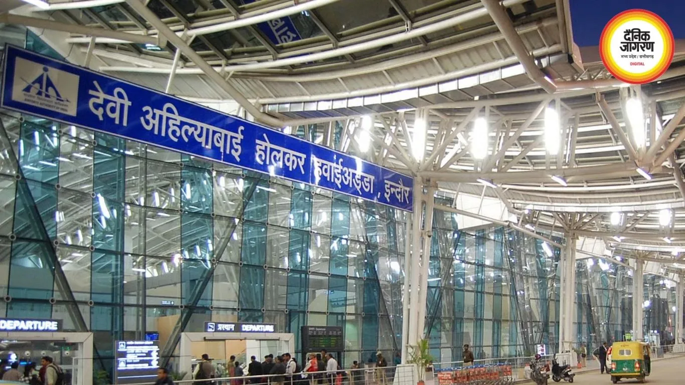 दिल्ली-इंदौर फ्लाइट में यात्री की अचानक तबीयत बिगड़ी, लैंडिंग के बाद मेडिकल टीम ने संभाला