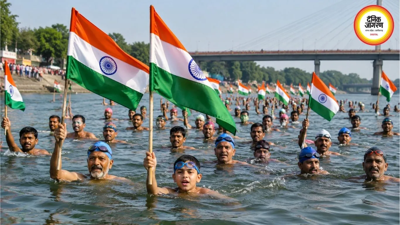 जबलपुर में नर्मदा पर तिरंगा यात्रा, 7 किमी तैरकर दिया एकता का संदेश
