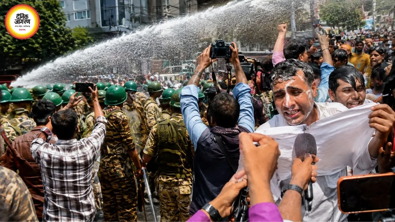 पटना में TRE-4 अभ्यर्थियों का प्रदर्शन उग्र, पुलिस ने किया लाठीचार्ज; वाटर कैनन से रोका मार्च