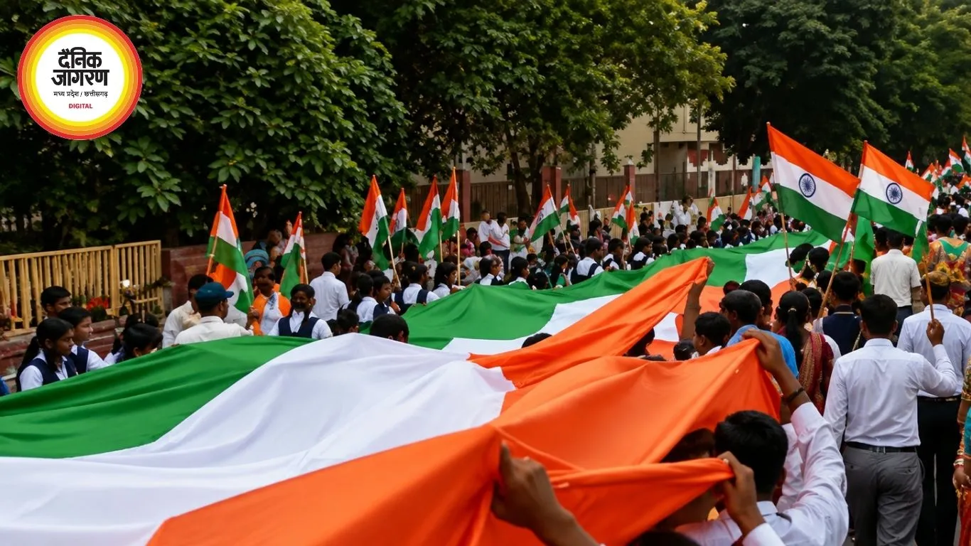 रायपुर में तिरंगा यात्रा शुरू, इंडोर स्टेडियम से सुभाष स्टेडियम तक मार्च