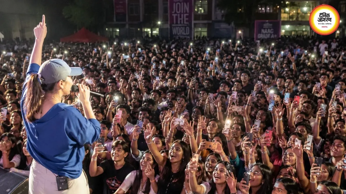 फरीदाबाद में सुनंदा शर्मा की लाइव परफॉर्मेंस ने जीता दिल, पंजाबी गानों पर जमकर झूमे कॉलेज स्टूडेंट्स