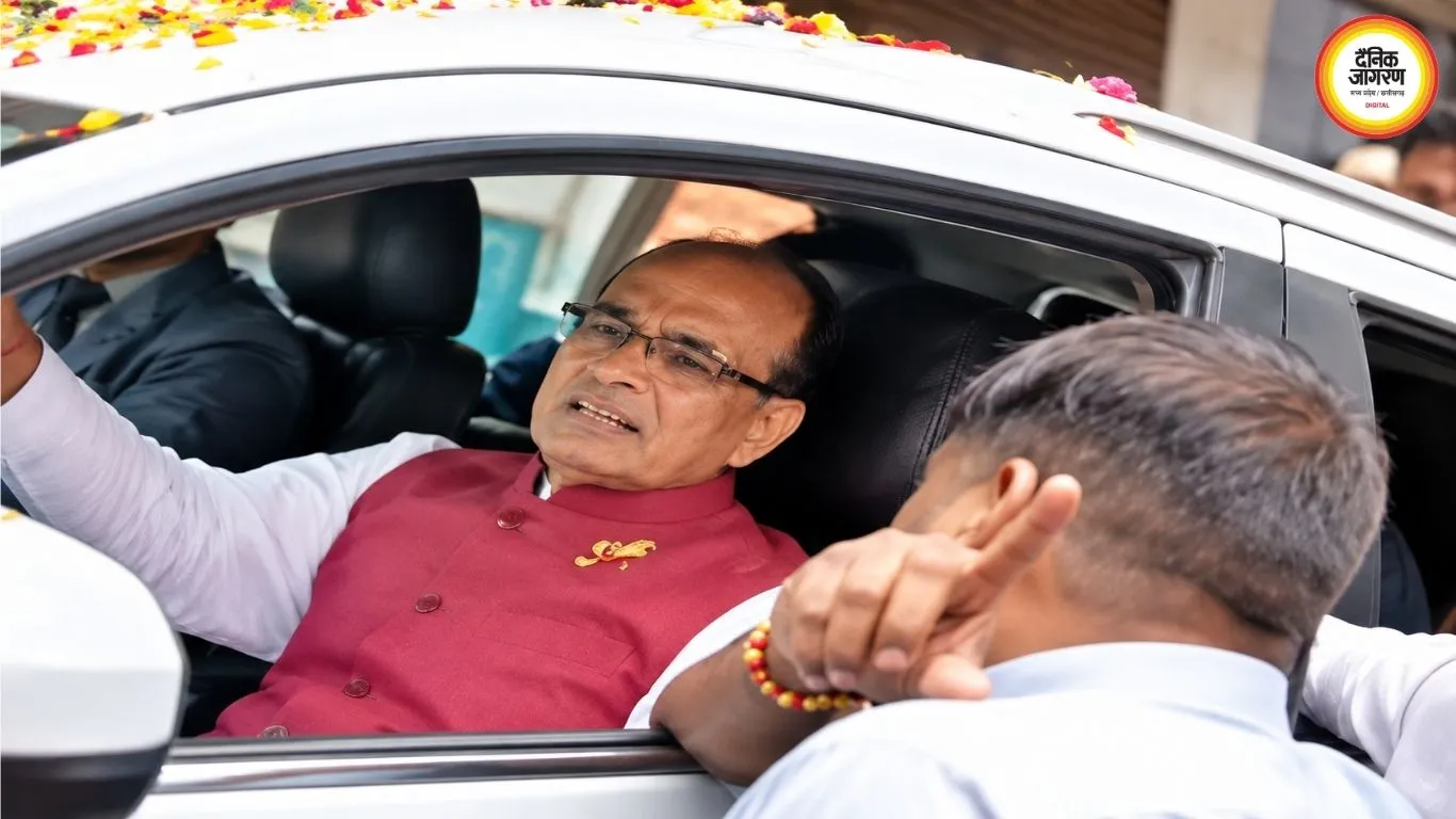 शिक्षक भर्ती में पद बढ़ाने की मांग तेज, शिवराज और CM मोहन के काफिले के सामने पहुंचे अभ्यर्थी