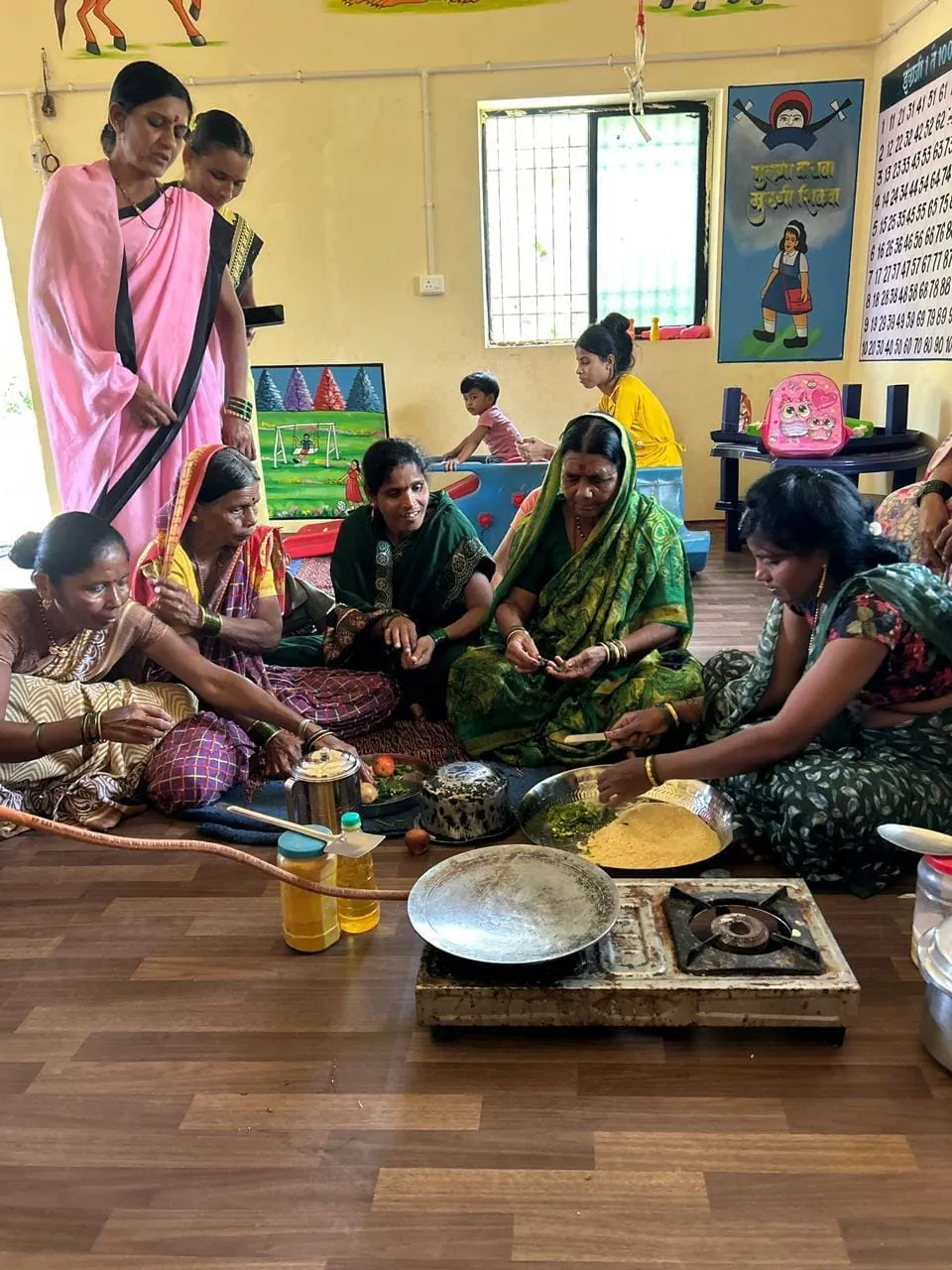 वेदांता के नंद घर में बच्चों के पोषण में माओं की अहम भूमिका, 15 लाख भोजन तैयार