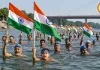 जबलपुर में नर्मदा पर तिरंगा यात्रा, 7 किमी तैरकर दिया एकता का संदेश