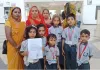 ककहरे से पहले कीचड़ की परीक्षा, दलदल से स्कूल पहुंचते बच्चे