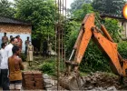 छठघाट के पास निर्माण पर निगम का बुलडोजर, पोखरी पारा की जमीन प्रशासन ने कब्जे में ली