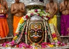 Mahakal Darshan: सावन में दिव्य रूप में सजे बाबा महाकाल, दद्योदक आरती में भक्तों ने किए मनोहारी दर्शन