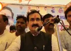 Datia By-Election: स्वागत के लिए आगे बढ़े कार्यकर्ताओं को नरोत्तम मिश्रा ने रोका, बोले- ‘दूल्हा पीछे आ रहा है, पहले उसे माला पहनाओ’