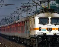 छुट्टियों से पहले ट्रेनों में सीटों की मारामारी, वेटिंग बढ़ी