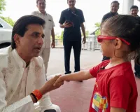 इंदौर एयरपोर्ट पर 4 साल की यतिका ने कुमार विश्वास को सुनाया रामगीत