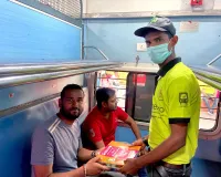 कांवड़ यात्रा में श्रद्धालुओं के लिए सहारा बना RailRestro, गर्म भोजन से मिली घर की रसोई की याद