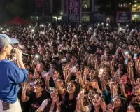 फरीदाबाद में सुनंदा शर्मा की लाइव परफॉर्मेंस ने जीता दिल, पंजाबी गानों पर जमकर झूमे कॉलेज स्टूडेंट्स