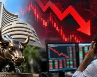 शेयर बाजार में दबाव, सेंसेक्स 300 अंक टूटा; निफ्टी 23,700 के स्तर पर आया