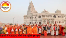 दो हफ्तों में 42,500 लोगों तक पहुँची गुरु-कृपा: जगद्गुरु श्री कृपालु जी महाराज की विशाल सेवा-परंपरा